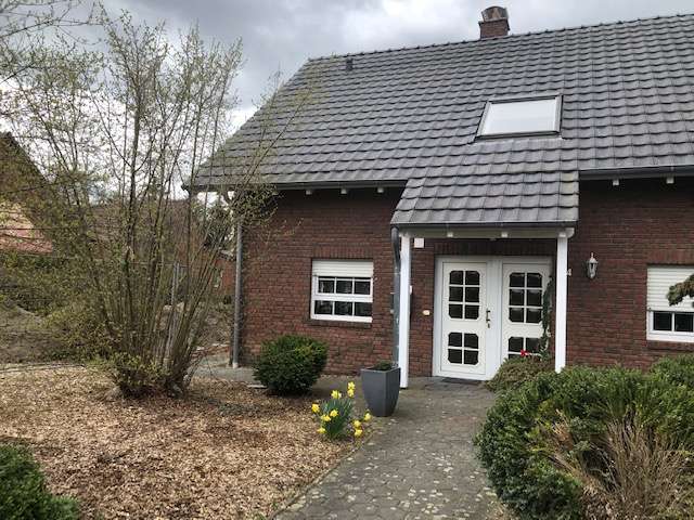 Schönes Einfamilienhaus mit Garage